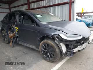 ✅ 2022 Tesla Model X Plaid • VIN: 7SAXCBE64NF332324 • Lot: 43818808. Wystawiony na IAAI z przebiegiem 42 322 mil. Bezpłatny archiwum sprzedaży aukcyjnych z USA i szczegółowy raport historii pojazdu na DreamBid. Zdjęcie 1.