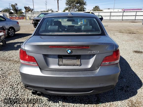 ✅ 2011 BMW 1 Series 135i • VIN: WBAUC9C5XBVM09209 • Lot: 48085465. Wystawiony na Copart z przebiegiem 131 257 mil. Bezpłatny archiwum sprzedaży aukcyjnych z USA i szczegółowy raport historii pojazdu na DreamBid. Zdjęcie 6.