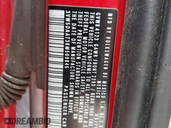 ✅ 2019 Volkswagen Beetle S • VIN: 3VW5DAAT3KM509845 • Lot: 70008025. Wystawiony na Copart z przebiegiem 98 161 mil. Bezpłatny archiwum sprzedaży aukcyjnych z USA i szczegółowy raport historii pojazdu na DreamBid. Zdjęcie 13.