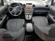 ✅ 2009 Kia Rondo LX • VIN: KNAFG528997267256 • Лот: 93733475. Опубликован ранее на Copart с пробегом 183 507 миль. Бесплатный доступ к архиву аукционных продаж из США и подробный отчёт об истории автомобиля на DreamBid. Изображение 8.