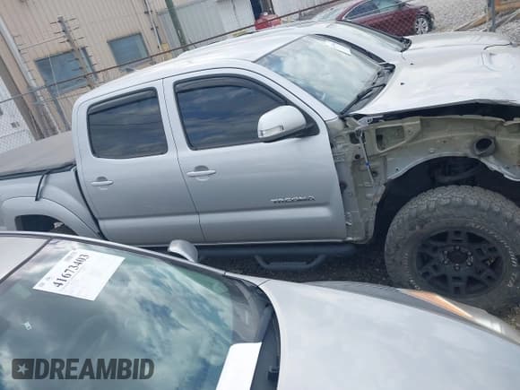 ✅ 2012 Toyota Tacoma • VIN: 3TMLU4ENXCM083340 • Lot: 41704584. Listed on IAAI with 120,944 mi. Free auction sales archive from the USA and detailed vehicle history report at DreamBid. Image 13.