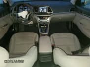 ✅ 2017 Hyundai Elantra Value Edition • VIN: 5NPD84LF1HH018779 • Лот: 92126325. Опубликован ранее на Copart с пробегом 230 142 миль. Бесплатный доступ к архиву аукционных продаж из США и подробный отчёт об истории автомобиля на DreamBid. Изображение 8.