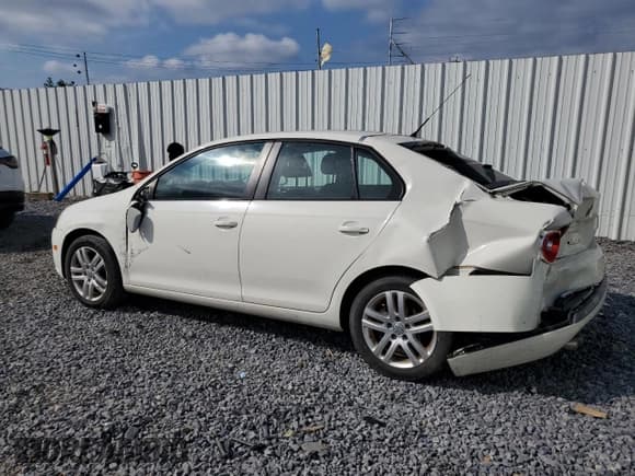 ✅ 2007 Volkswagen Jetta 2.5 • VIN: 3VWPF71K27M006523 • Lot: 68865375. Listed on Copart with 180,961 mi. Free auction sales archive from the USA and detailed vehicle history report at DreamBid. Image 2.