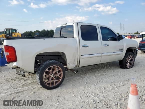 ✅ 2013 Chevrolet Silverado 1500 LT • VIN: 3GCPCSE06DG223493 • Lot: 71250535. Listed on Copart with 257,115 mi. Free auction sales archive from the USA and detailed vehicle history report at DreamBid. Image 3.