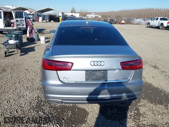 ✅ 2016 Audi A6 Premium Plus • VIN: WAUFMAFC6GN013402 • Лот: 41445514. Опубликован ранее на IAAI с пробегом 57 484 миль. Бесплатный доступ к архиву аукционных продаж из США и подробный отчёт об истории автомобиля на DreamBid. Изображение 16.