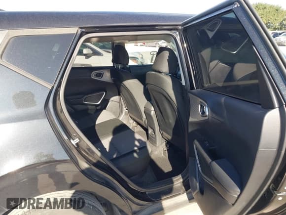 ✅ 2023 Kia Soul LX • VIN: KNDJ23AU9P7864063 • Lot: 42821024. Wystawiony na IAAI z przebiegiem 43 050 mil. Bezpłatny archiwum sprzedaży aukcyjnych z USA i szczegółowy raport historii pojazdu na DreamBid. Zdjęcie 8.