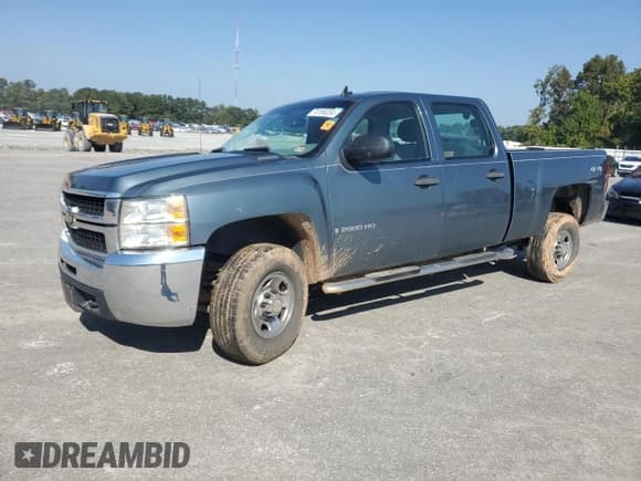 ✅ 2009 Chevrolet Silverado 2500HD Work Truck • VIN: 1GCHK43K79F118963 • Lot: 85654944. Wystawiony na Copart z przebiegiem Nie podano. Bezpłatny archiwum sprzedaży aukcyjnych z USA i szczegółowy raport historii pojazdu na DreamBid. Zdjęcie 1.