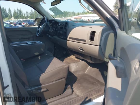 ✅ 2011 Chevrolet Silverado 2500HD Work Truck • VIN: 1GC2CVCG6BZ138484 • Лот: 43142036. Опубликован ранее на IAAI с пробегом 138 318 миль. Бесплатный доступ к архиву аукционных продаж из США и подробный отчёт об истории автомобиля на DreamBid. Изображение 5.