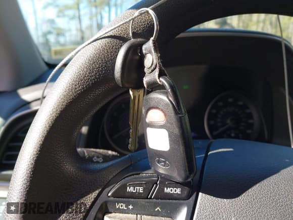 ✅ 2019 Hyundai Elantra SE • VIN: 5NPD74LF8KH470111 • Lot: 41348635. Listed on IAAI with 109,880 mi. Free auction sales archive from the USA and detailed vehicle history report at DreamBid. Image 11.