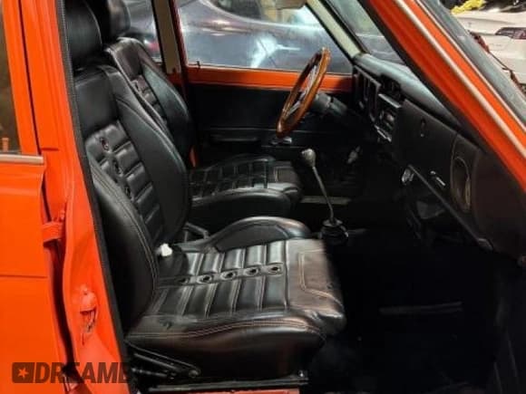 ✅ 1971 Datsun 510 • VIN: PL510285061 • Lot: 87548755. Wystawiony na Copart z przebiegiem 75 611 mil. Bezpłatny archiwum sprzedaży aukcyjnych z USA i szczegółowy raport historii pojazdu na DreamBid. Zdjęcie 5.