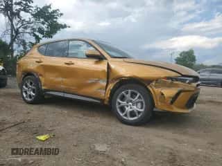 2024 Dodge Hornet R/T Plus z VIN ZACPDFDW2R3A11293, wystawiony jako Copart lot #55912765 z przebiegiem 14 109 mil mil oraz Szkoda całkowita • Salvage title. Historia ofert i sprzedaży dostępna na DreamBid. Obrazek 4.