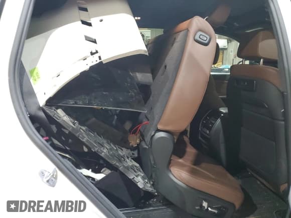 ✅ 2021 BMW X7 M50i • VIN: 5UXCX6C00M9F17552 • Lot: 65757375. Listed on Copart with 63,756 mi. Free auction sales archive from the USA and detailed vehicle history report at DreamBid. Image 11.