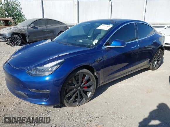 ✅ 2020 Tesla Model 3 Performance • VIN: 5YJ3E1ECXLF641945 • Lot: 41337826. Wystawiony na IAAI z przebiegiem 53 336 mil. Bezpłatny archiwum sprzedaży aukcyjnych z USA i szczegółowy raport historii pojazdu na DreamBid. Zdjęcie 2.