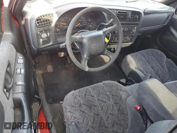 ✅ 2000 GMC Sonoma SLS • VIN: 1GTCS19W1Y8114591 • Lot: 70182694. Wystawiony na Copart z przebiegiem 182 093 mil. Bezpłatny archiwum sprzedaży aukcyjnych z USA i szczegółowy raport historii pojazdu na DreamBid. Zdjęcie 8.