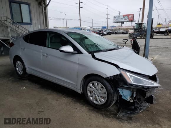 ✅ 2019 Hyundai Elantra SE • VIN: KMHD74LF0KU757010 • Lot: 81782175. Wystawiony na Copart z przebiegiem 77 147 mil. Bezpłatny archiwum sprzedaży aukcyjnych z USA i szczegółowy raport historii pojazdu na DreamBid. Zdjęcie 4.