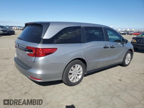 ✅ 2021 Honda Odyssey LX • VIN: 5FNRL6H2XMB033330 • Lot: 47071195. Listed on Copart with 70,512 mi. Free auction sales archive from the USA and detailed vehicle history report at DreamBid. Image 3.