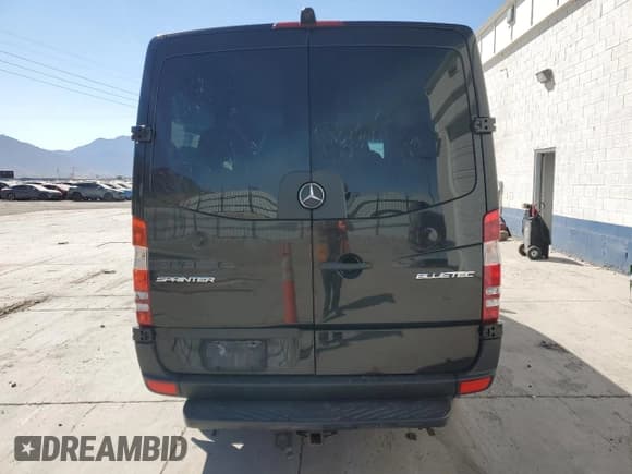 ✅ 2016 Mercedes-Benz Sprinter • VIN: WDZPE7DD1GP281958 • Лот: 68783335. Опубликован ранее на Copart с пробегом 191 614 миль. Бесплатный доступ к архиву аукционных продаж из США и подробный отчёт об истории автомобиля на DreamBid. Изображение 6.