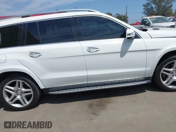 ✅ 2015 Mercedes-Benz GL 550 • VIN: 4JGDF7DE4FA479407 • Лот: 42261499. Опубликован ранее на IAAI с пробегом 93 462 миль. Бесплатный доступ к архиву аукционных продаж из США и подробный отчёт об истории автомобиля на DreamBid. Изображение 13.