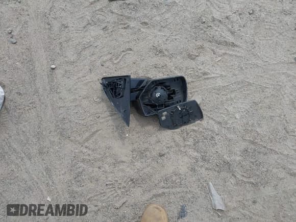 ✅ 2017 Chevrolet Tahoe LT • VIN: 1GNSKBKC4HR141769 • Lot: 42614723. Listed on IAAI with 229,793 mi. Free auction sales archive from the USA and detailed vehicle history report at DreamBid. Image 12.