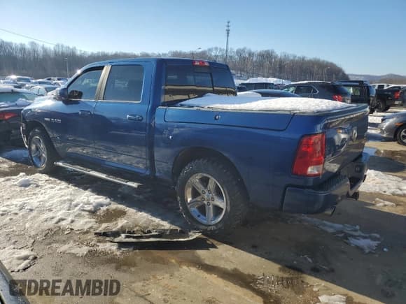 ✅ 2009 Dodge 1500 Laramie • VIN: 1D3HV13TX9J527851 • Lot: 41664255. Wystawiony na Copart z przebiegiem 150 242 mil. Bezpłatny archiwum sprzedaży aukcyjnych z USA i szczegółowy raport historii pojazdu na DreamBid. Zdjęcie 2.