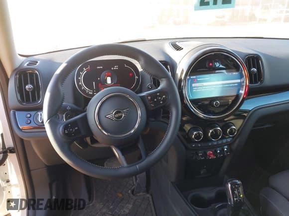 ✅ 2024 MINI Countryman Cooper S • VIN: WMZ53BR02R3S31859 • Lot: 41102846. Listed on IAAI with 17,068 mi. Free auction sales archive from the USA and detailed vehicle history report at DreamBid. Image 20.