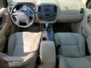 ✅ 2007 Ford Escape XLS • VIN: 1FMYU02ZX7KB09949 • Lot: 71545475. Wystawiony na Copart z przebiegiem 175 693 mil. Bezpłatny archiwum sprzedaży aukcyjnych z USA i szczegółowy raport historii pojazdu na DreamBid. Zdjęcie 8.