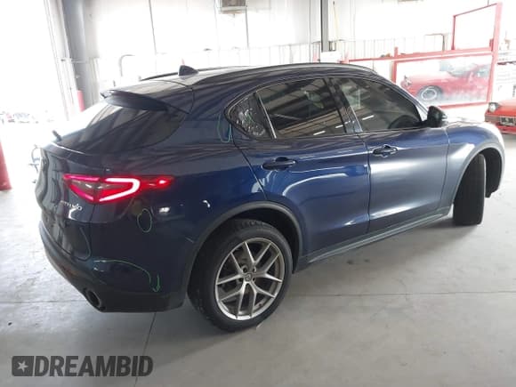 ✅ 2018 Alfa Romeo Stelvio Ti Sport • VIN: ZASFAKNN1J7B81973 • Lot: 42800512. Wystawiony na IAAI z przebiegiem 91 075 mil. Bezpłatny archiwum sprzedaży aukcyjnych z USA i szczegółowy raport historii pojazdu na DreamBid. Zdjęcie 4.