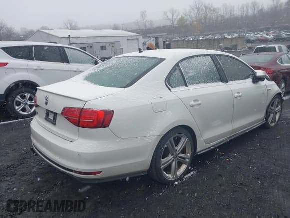 ✅ 2017 Volkswagen Jetta GLI • VIN: 3VW4T7AJ9HM335417 • Lot: 43665323. Wystawiony na IAAI z przebiegiem 117 146 mil. Bezpłatny archiwum sprzedaży aukcyjnych z USA i szczegółowy raport historii pojazdu na DreamBid. Zdjęcie 4.
