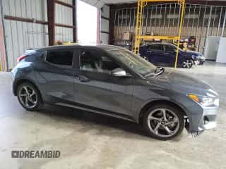 2020 Hyundai Veloster 2.0 z VIN KMHTG6AF9LU032050, wystawiony jako Copart lot #80888004 z przebiegiem 120 643 mil mil oraz Czysty tytuł • Clean title. Historia ofert i sprzedaży dostępna na DreamBid. Obrazek 4.