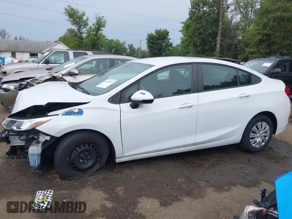 ✅ 2019 Chevrolet Cruze LS • VIN: 1G1BC5SM7K7147173 • Lot: 43303851. Listed on IAAI with 97,811 mi. Free auction sales archive from the USA and detailed vehicle history report at DreamBid. Image 14.