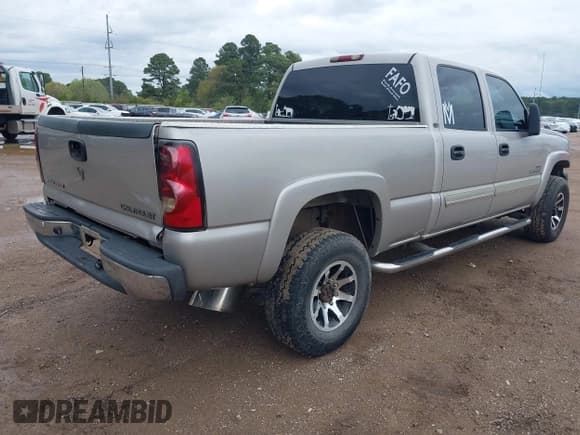 ✅ 2004 Chevrolet Silverado 2500HD LS • VIN: 1GCHC23244F228363 • Лот: 41906803. Опубликован ранее на IAAI с пробегом 270 983 миль. Бесплатный доступ к архиву аукционных продаж из США и подробный отчёт об истории автомобиля на DreamBid. Изображение 4.