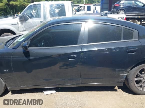 ✅ 2018 Dodge Charger GT • VIN: 2C3CDXJG2JH274341 • Lot: 43057870. Wystawiony na IAAI z przebiegiem 128 132 mil. Bezpłatny archiwum sprzedaży aukcyjnych z USA i szczegółowy raport historii pojazdu na DreamBid. Zdjęcie 15.