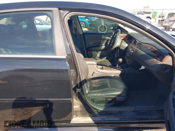 2011 Chevrolet Impala LT Fleet z VIN 2G1WG5EK8B1169275, wystawiony jako IAAI lot #43422030 z przebiegiem 204 652 mil mil oraz . Historia ofert i sprzedaży dostępna na DreamBid. Obrazek 5.