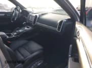 ✅ 2011 Porsche Cayenne Turbo • VIN: WP1AC2A28BLA81434 • Лот: 41561878. Опубликован ранее на IAAI с пробегом 177 688 миль. Бесплатный доступ к архиву аукционных продаж из США и подробный отчёт об истории автомобиля на DreamBid. Изображение 5.