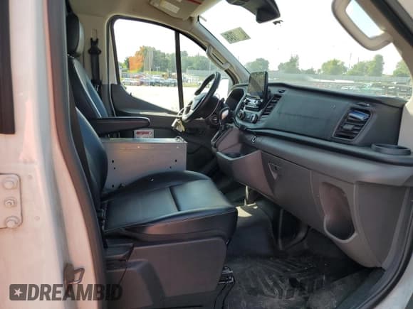 ✅ 2020 Ford Transit Cargo • VIN: 1FTBR1Y86LKA03623 • Lot: 68327345. Wystawiony na Copart z przebiegiem 136 461 mil. Bezpłatny archiwum sprzedaży aukcyjnych z USA i szczegółowy raport historii pojazdu na DreamBid. Zdjęcie 10.