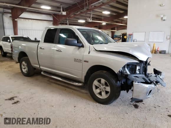 2018 Ram 1500 SLT z VIN 1C6RR7GT0JS144408, wystawiony jako Copart lot #50652565 z przebiegiem Nie podano mil oraz Czysty tytuł • Clean title. Historia ofert i sprzedaży dostępna na DreamBid. Obrazek 4.