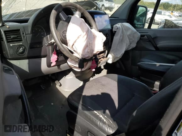 ✅ 2015 Mercedes-Benz Sprinter Passenger • VIN: WDZPE7DC8F5976066 • Лот: 74180994. Опубликован ранее на Copart с пробегом Не указан. Бесплатный доступ к архиву аукционных продаж из США и подробный отчёт об истории автомобиля на DreamBid. Изображение 8.