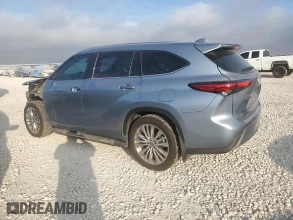 ✅ 2023 Toyota Highlander Hybrid Platinum • VIN: 5TDFARAH6PS524020 • Лот: 71911734. Опубликован ранее на Copart с пробегом 16 866 миль. Бесплатный доступ к архиву аукционных продаж из США и подробный отчёт об истории автомобиля на DreamBid. Изображение 2.