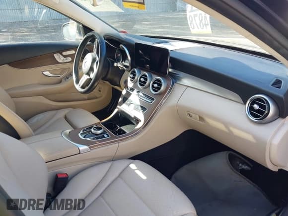 ✅ 2020 Mercedes-Benz C 300 • VIN: WDDWF8EB9LR561644 • Lot: 42129327. Wystawiony na IAAI z przebiegiem 31 033 mil. Bezpłatny archiwum sprzedaży aukcyjnych z USA i szczegółowy raport historii pojazdu na DreamBid. Zdjęcie 5.