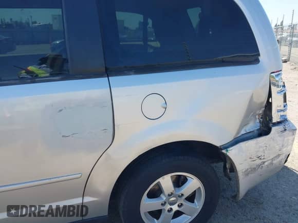 2010 Dodge Grand Caravan SE z VIN 2D4RN4DE2AR159523, wystawiony jako IAAI lot #43260507 z przebiegiem 144 851 mil mil oraz . Historia ofert i sprzedaży dostępna na DreamBid. Obrazek 17.