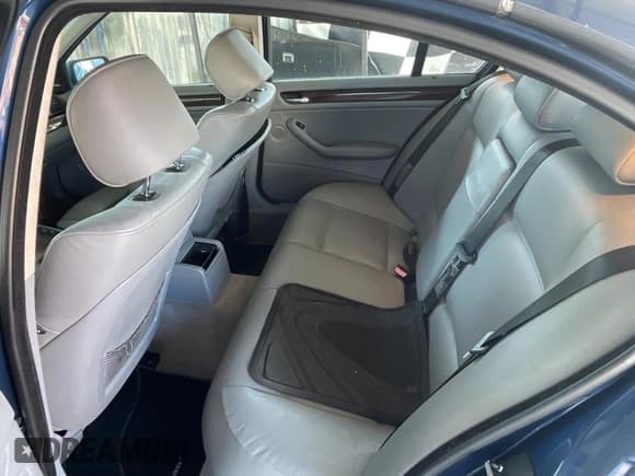 ✅ 2004 BMW 3 Series 325i • VIN: WBAAZ33444KP84927 • Лот: 84288185. Опубликован ранее на Copart с пробегом 179 413 миль. Бесплатный доступ к архиву аукционных продаж из США и подробный отчёт об истории автомобиля на DreamBid. Изображение 6.