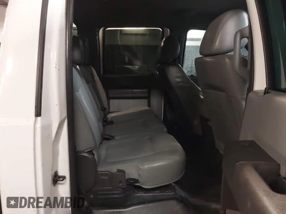 ✅ 2014 Ford F-250 XL • VIN: 1FT7W2A69EEA14162 • Lot: 41801558. Wystawiony na IAAI z przebiegiem 240 201 mil. Bezpłatny archiwum sprzedaży aukcyjnych z USA i szczegółowy raport historii pojazdu na DreamBid. Zdjęcie 8.