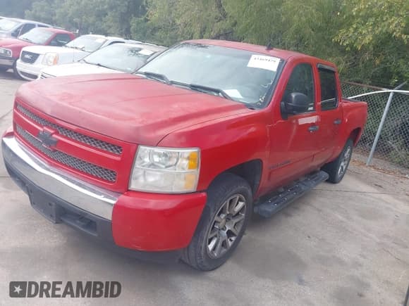 ✅ 2008 Chevrolet Silverado 1500 1LT • VIN: 2GCEC13J681148757 • Lot: 43469479. Wystawiony na IAAI z przebiegiem 236 553 mil. Bezpłatny archiwum sprzedaży aukcyjnych z USA i szczegółowy raport historii pojazdu na DreamBid. Zdjęcie 2.