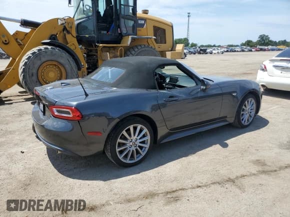 ✅ 2017 FIAT 124 Spider Elaborazione Abarth • VIN: JC1NFAEK2H0107385 • Лот: 52978564. Опубликован ранее на Copart с пробегом 66 452 миль. Бесплатный доступ к архиву аукционных продаж из США и подробный отчёт об истории автомобиля на DreamBid. Изображение 3.