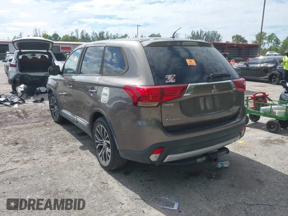 ✅ 2016 Mitsubishi Outlander SE • VIN: JA4AZ3A3XGZ035357 • Lot: 43615723. Wystawiony na IAAI z przebiegiem 91 972 mil. Bezpłatny archiwum sprzedaży aukcyjnych z USA i szczegółowy raport historii pojazdu na DreamBid. Zdjęcie 3.