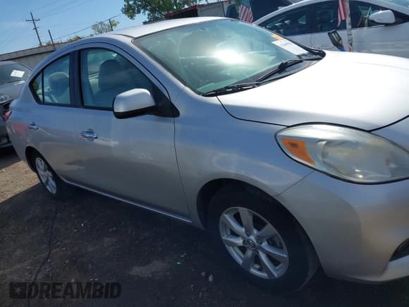 ✅ 2012 Nissan Versa SV • VIN: 3N1CN7AP6CL800007 • Lot: 43489503. Wystawiony na IAAI z przebiegiem 43 470 mil. Bezpłatny archiwum sprzedaży aukcyjnych z USA i szczegółowy raport historii pojazdu na DreamBid. Zdjęcie 13.