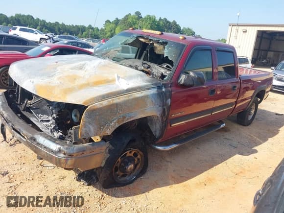 ✅ 2005 Chevrolet Silverado 2500HD LS • VIN: 1GCHK23U45F809481 • Lot: 42670838. Wystawiony na IAAI z przebiegiem Nie podano. Bezpłatny archiwum sprzedaży aukcyjnych z USA i szczegółowy raport historii pojazdu na DreamBid. Zdjęcie 2.