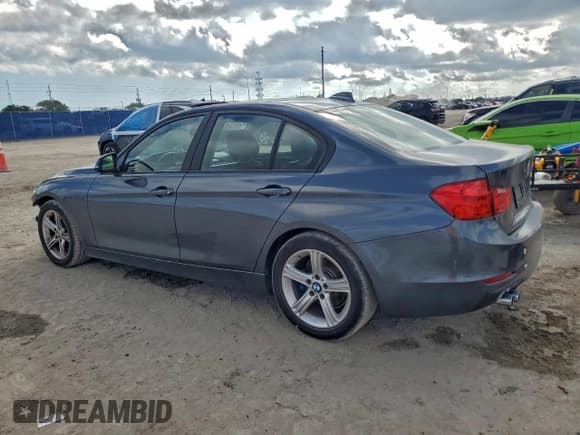 ✅ 2013 BMW 3 Series 328i • VIN: WBA3A5G51DNP22351 • Лот: 94703825. Опубликован ранее на Copart с пробегом 151 414 миль. Бесплатный доступ к архиву аукционных продаж из США и подробный отчёт об истории автомобиля на DreamBid. Изображение 2.