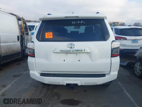 ✅ 2024 Toyota 4Runner SR5 • VIN: JTEEU5JR6R5314784 • Lot: 43880179. Listed on IAAI with 34,212 mi. Free auction sales archive from the USA and detailed vehicle history report at DreamBid. Image 16.