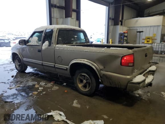 ✅ 2001 Chevrolet S-10 LS • VIN: 1GCCS19W718182481 • Лот: 87723415. Опубликован ранее на Copart с пробегом 265 079 миль. Бесплатный доступ к архиву аукционных продаж из США и подробный отчёт об истории автомобиля на DreamBid. Изображение 2.